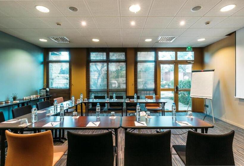 هتل Escale Oceania Aixenprovence