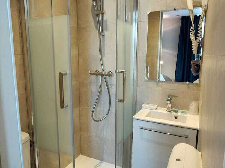 ホテル Modern Est