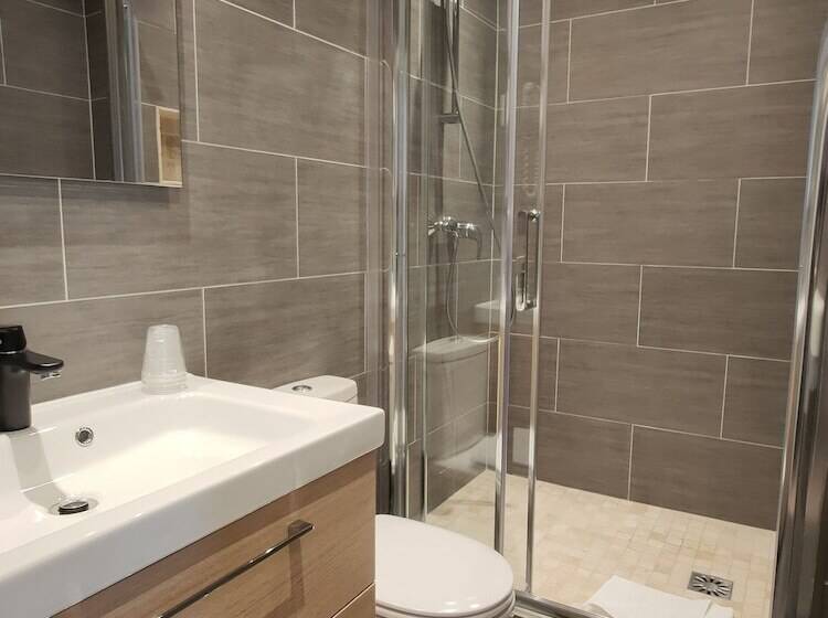 ホテル Modern Est