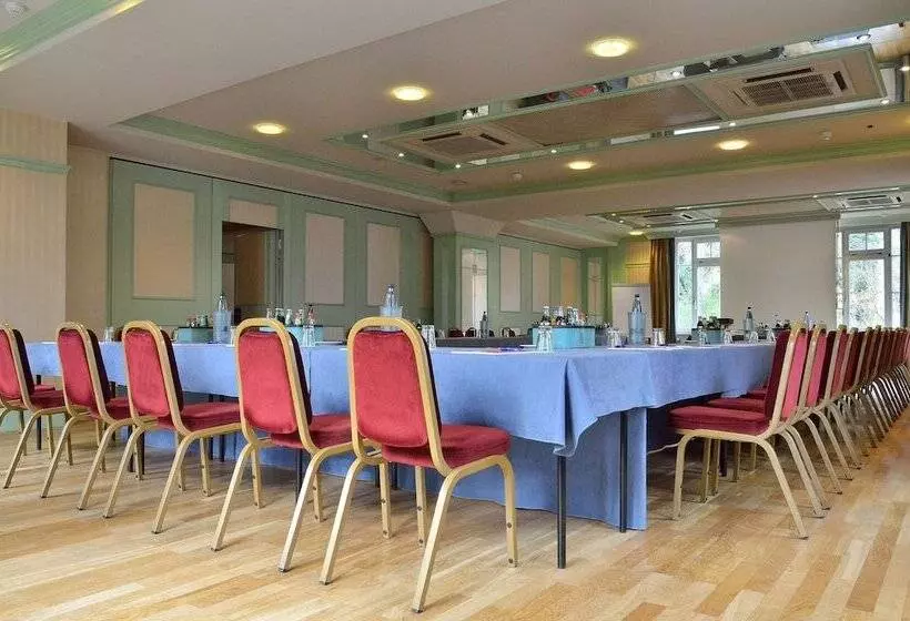 Отель Golden Tulip Luebecker Hof