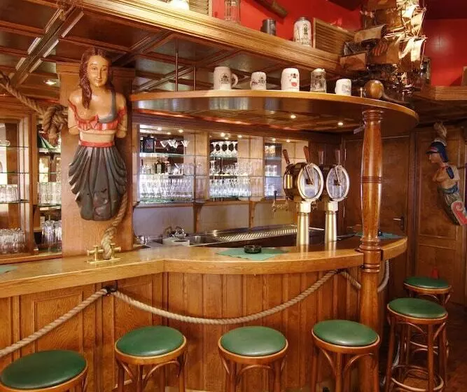 Отель Golden Tulip Luebecker Hof