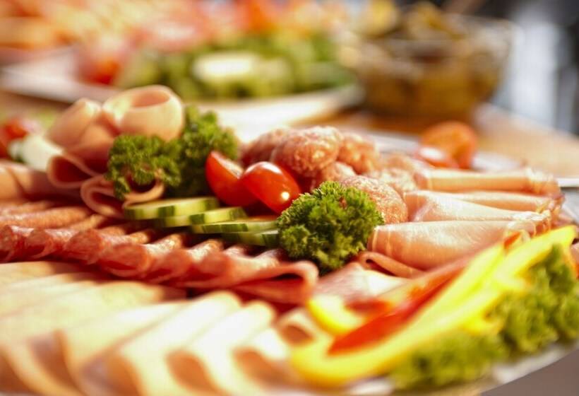 호텔 Golden Tulip Luebecker Hof