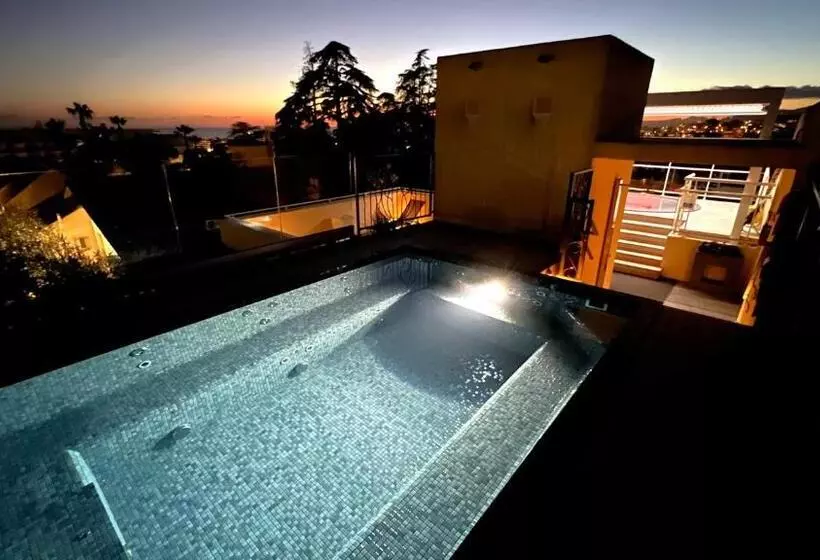 Отель La Bastide De L'oliveraie