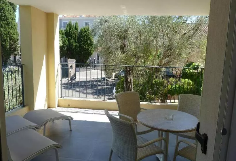 Отель La Bastide De L'oliveraie