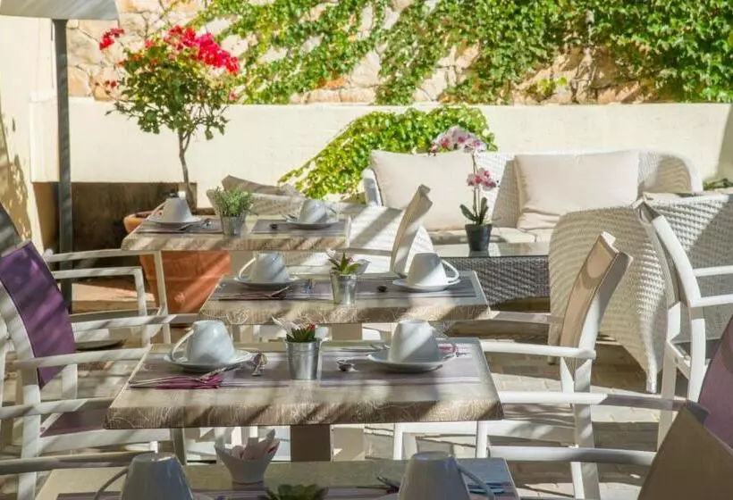 Отель La Bastide De L'oliveraie