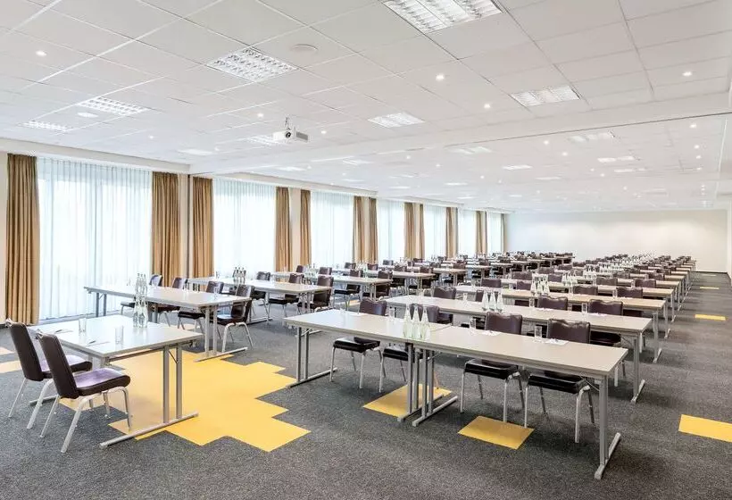 فندق NH Leipzig Messe