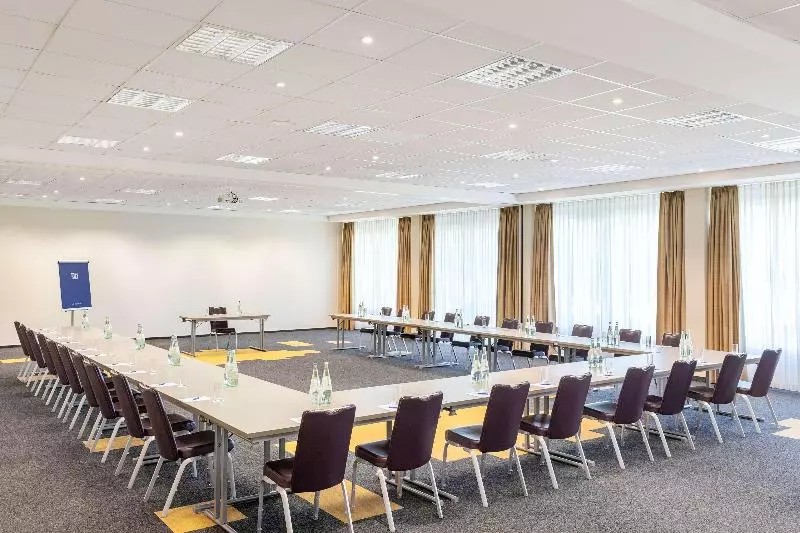 فندق NH Leipzig Messe