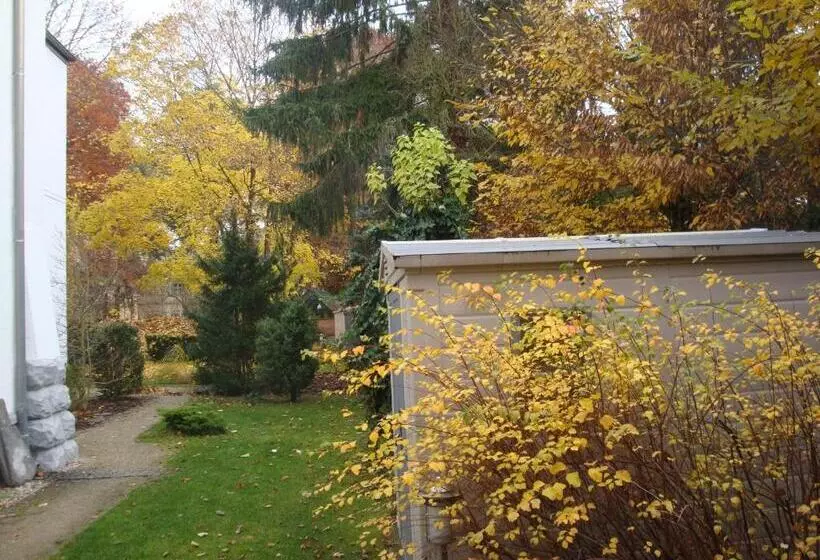 هتل Landhaus Schlachtensee