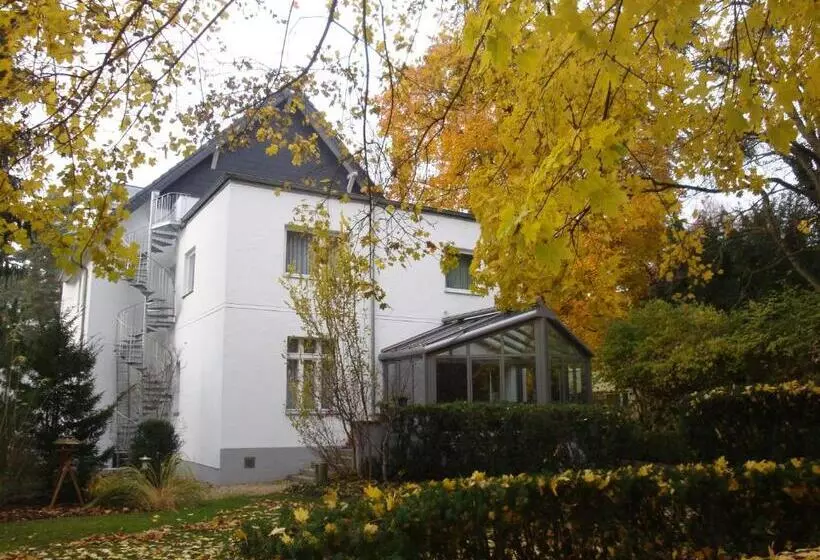 هتل Landhaus Schlachtensee