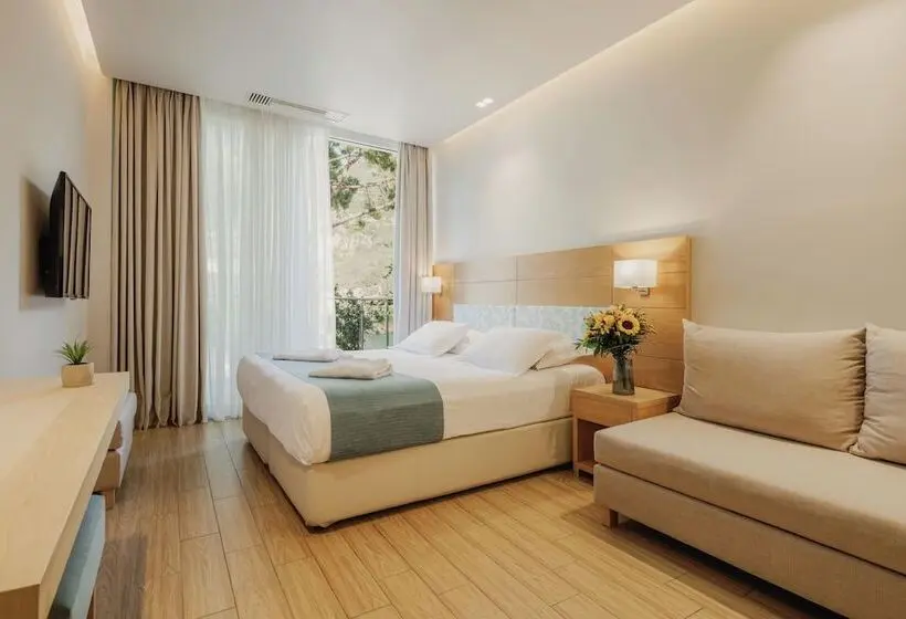 Akrotiri Beach Resort Hotel