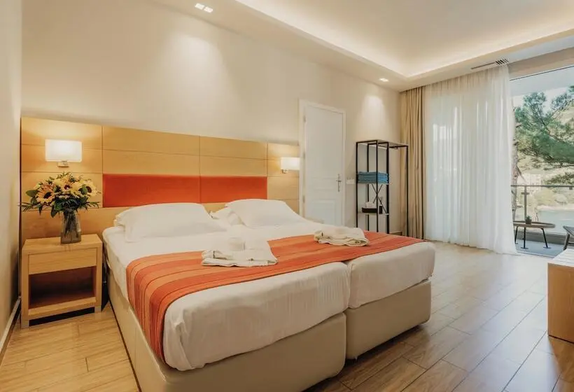 Akrotiri Beach Resort Hotel
