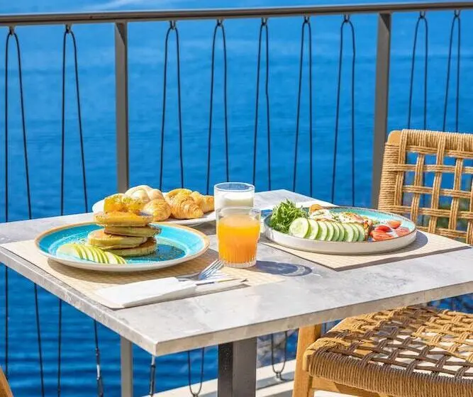 Akrotiri Beach Resort Hotel