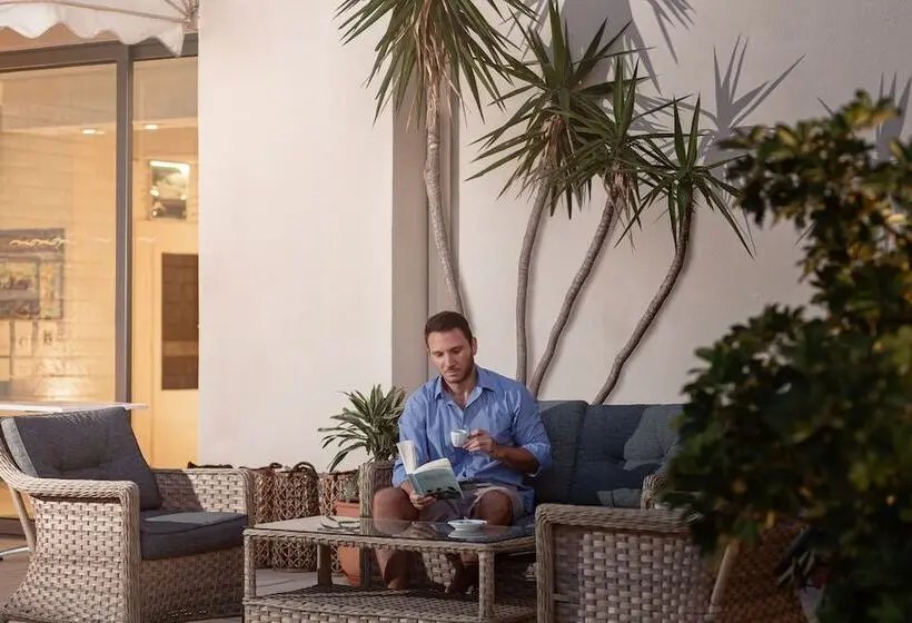 Akrotiri Beach Resort Hotel