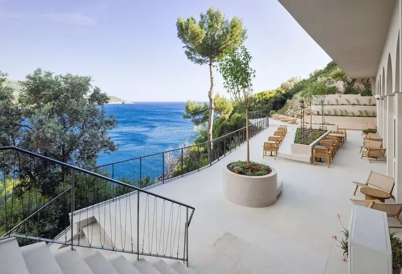 Akrotiri Beach Resort Hotel