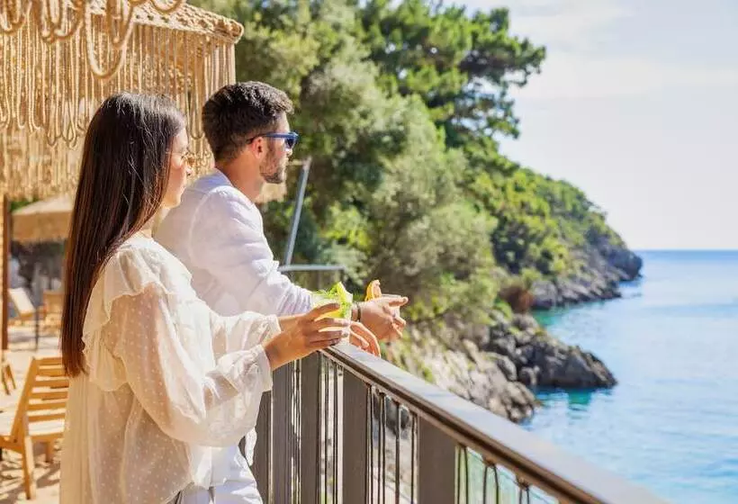 Akrotiri Beach Resort Hotel