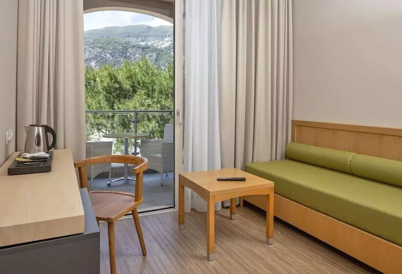 Akrotiri Beach Resort Hotel