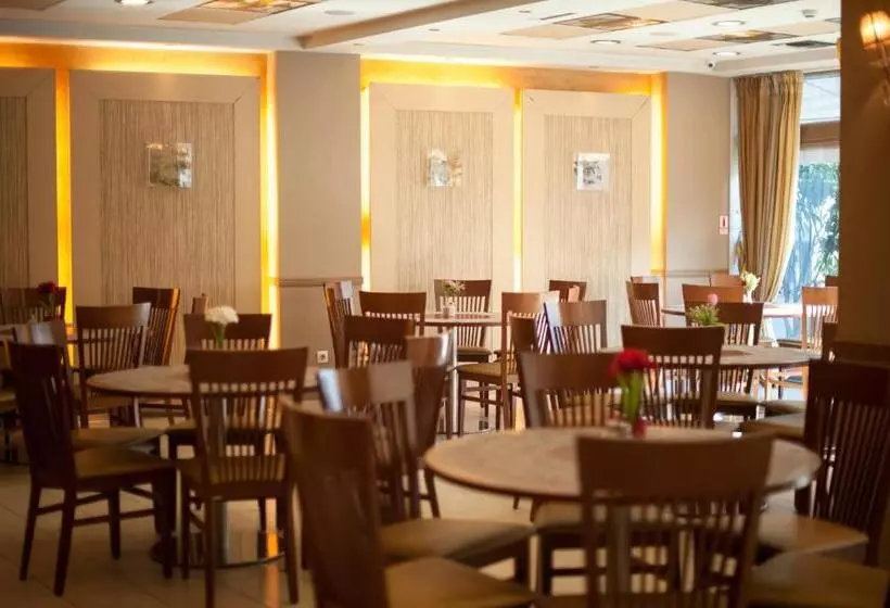 فندق Crystal City