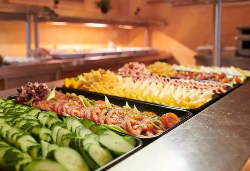 فندق Crystal City