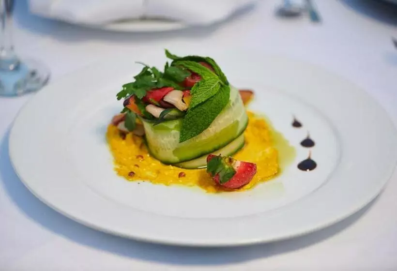 فندق Crystal City