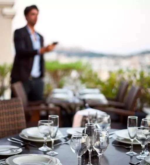 فندق Crystal City