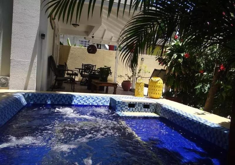 هتل Summer House Inn San Andres