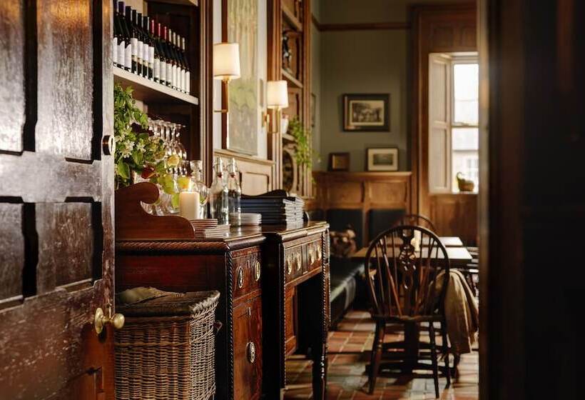 فندق Ballynahinch Castle