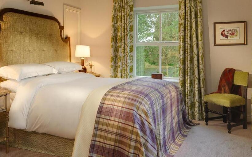 فندق Ballynahinch Castle