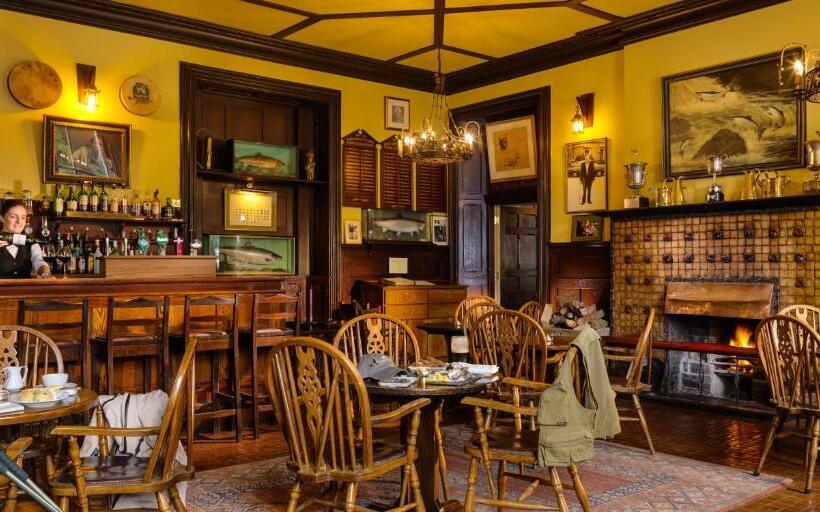 فندق Ballynahinch Castle