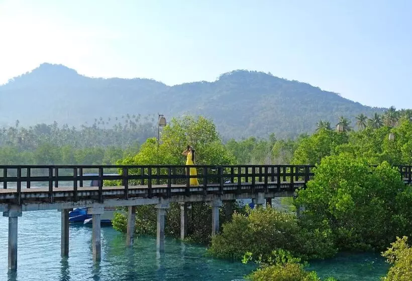 ホテル Grand Luley Manado