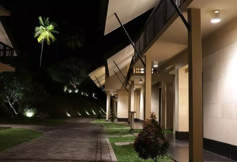 ホテル Grand Luley Manado