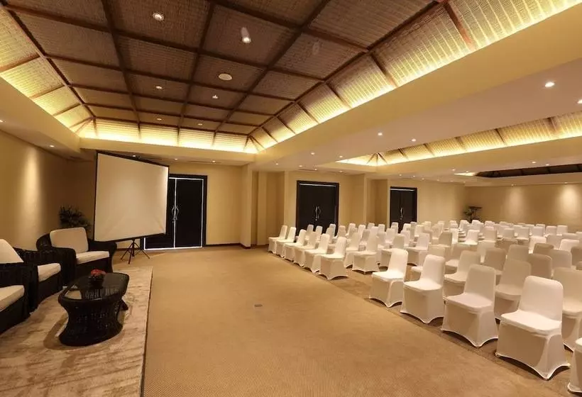 ホテル Grand Luley Manado