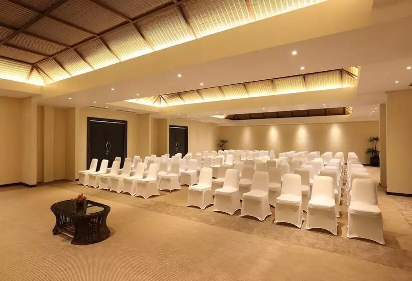 ホテル Grand Luley Manado