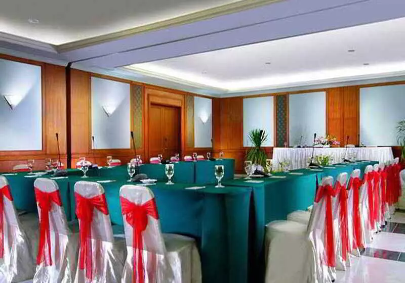 ホテル Grand Luley Manado