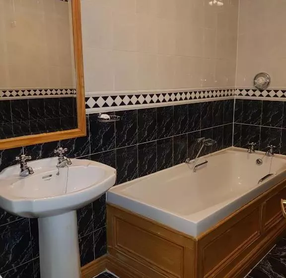 هتل Imperial  Lodge