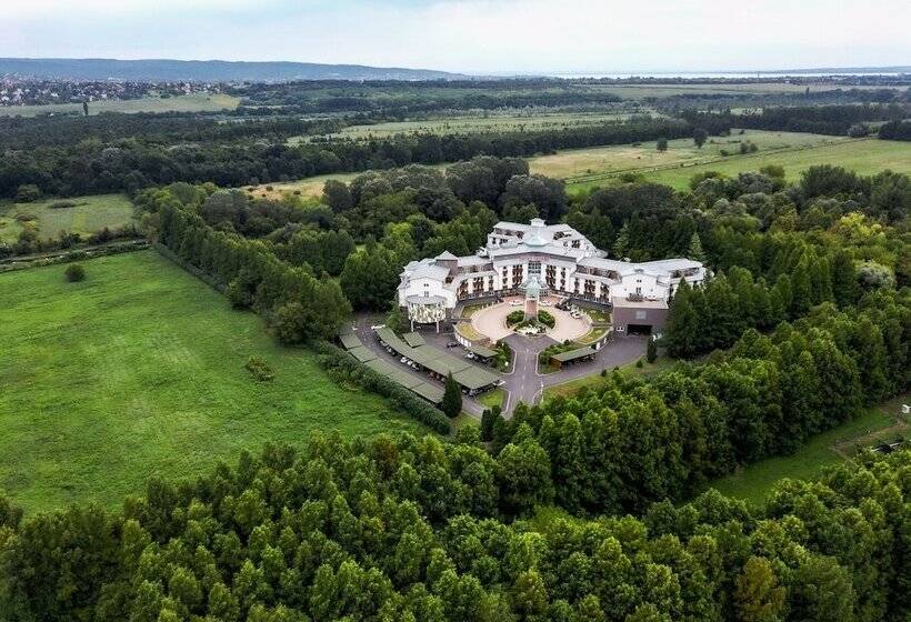 Lotus Therme Hotel & Spa