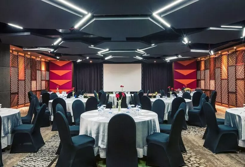 Отель Mercure Surabaya