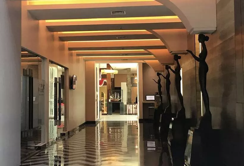 Отель Mercure Surabaya