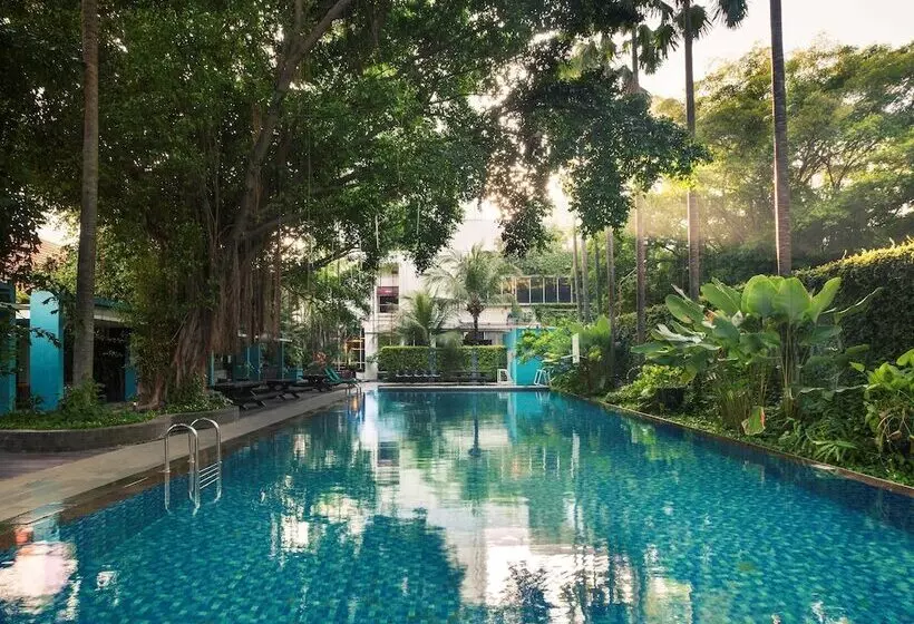 Отель Mercure Surabaya