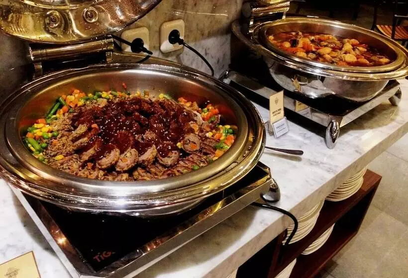 Отель Mercure Surabaya