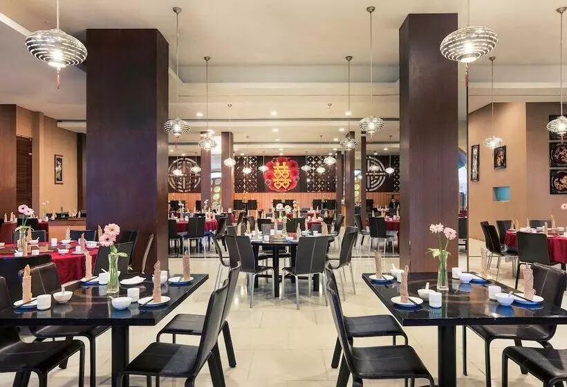 Отель Mercure Surabaya