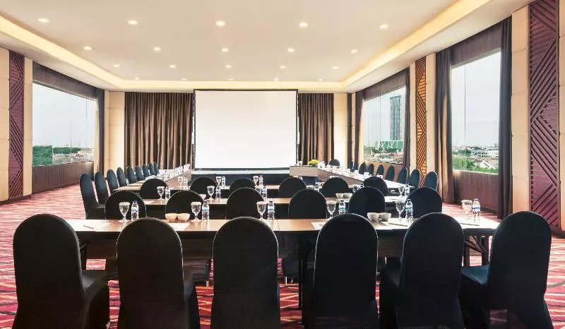 Отель Mercure Surabaya