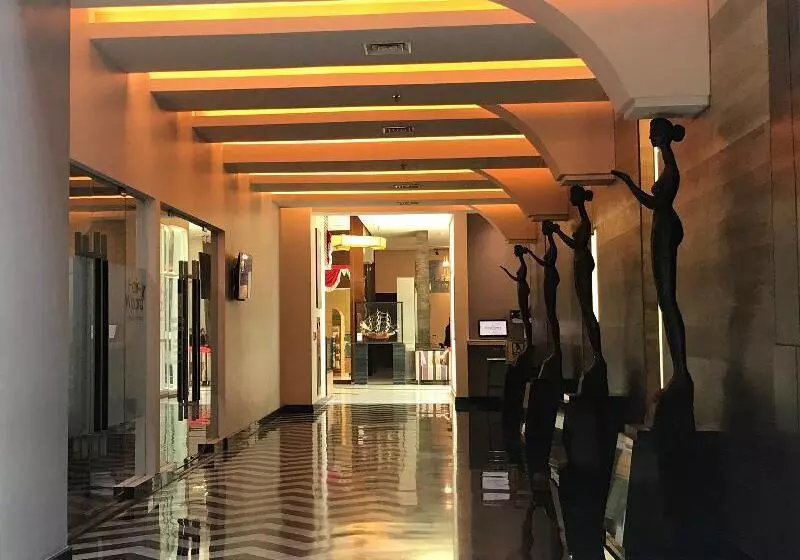 Отель Mercure Surabaya