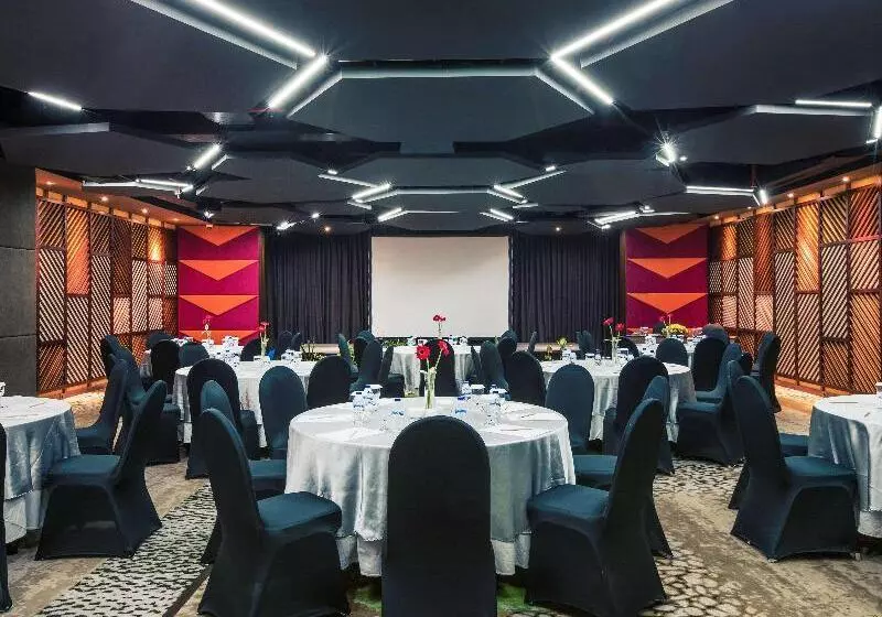 Отель Mercure Surabaya