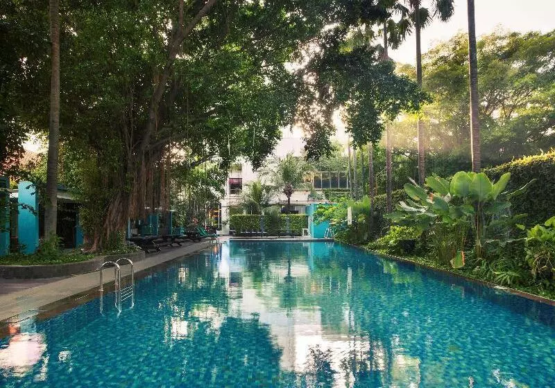 Отель Mercure Surabaya