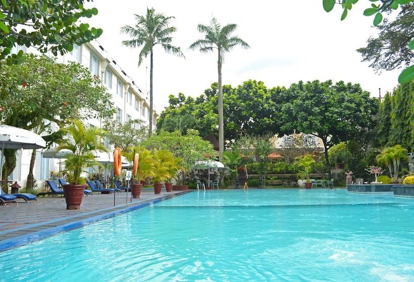 هتل New Saphir Yogyakarta