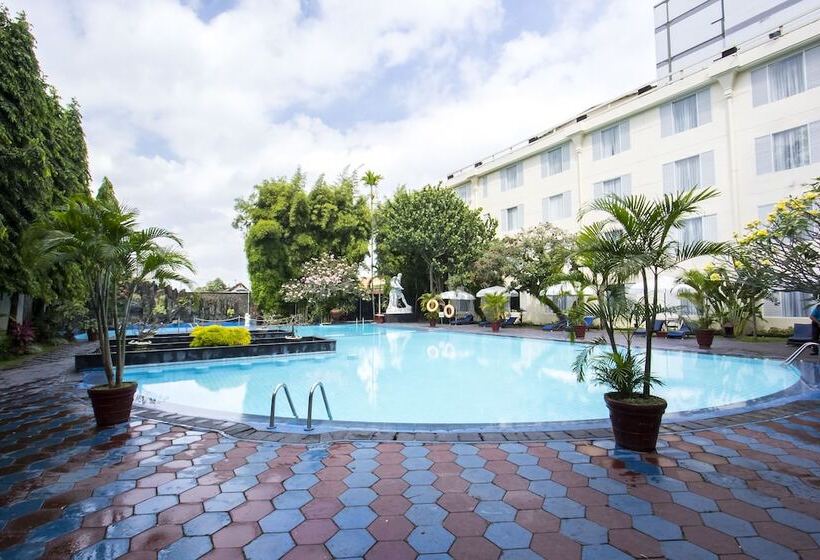 هتل New Saphir Yogyakarta