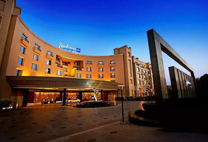 هتل Radisson Blu Plaza Delhi Airport