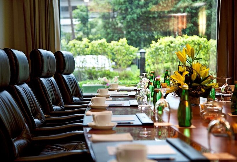 ホテル Radisson Blu Plaza Delhi Airport