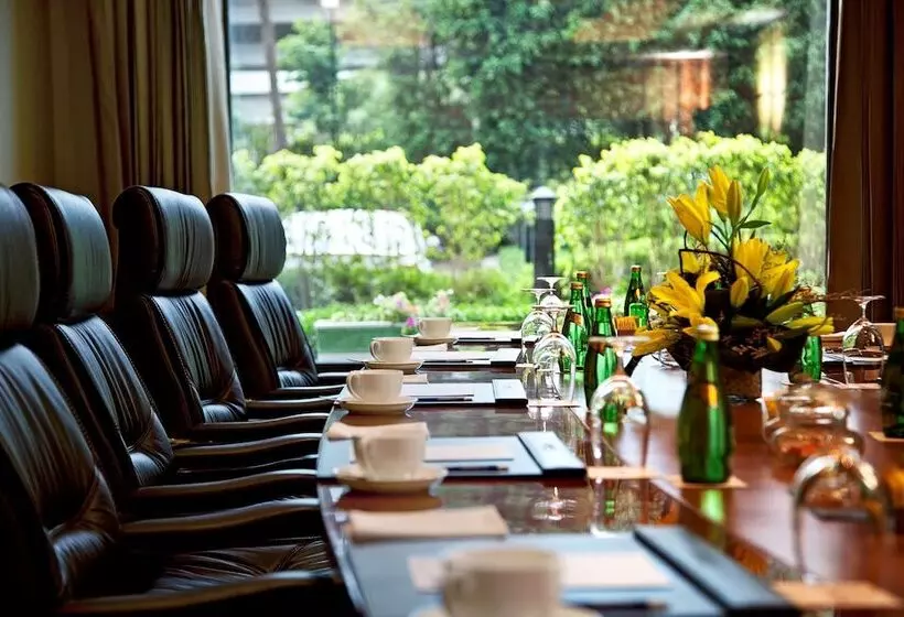 هتل Radisson Blu Plaza Delhi Airport