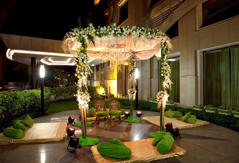 ホテル Radisson Blu Plaza Delhi Airport